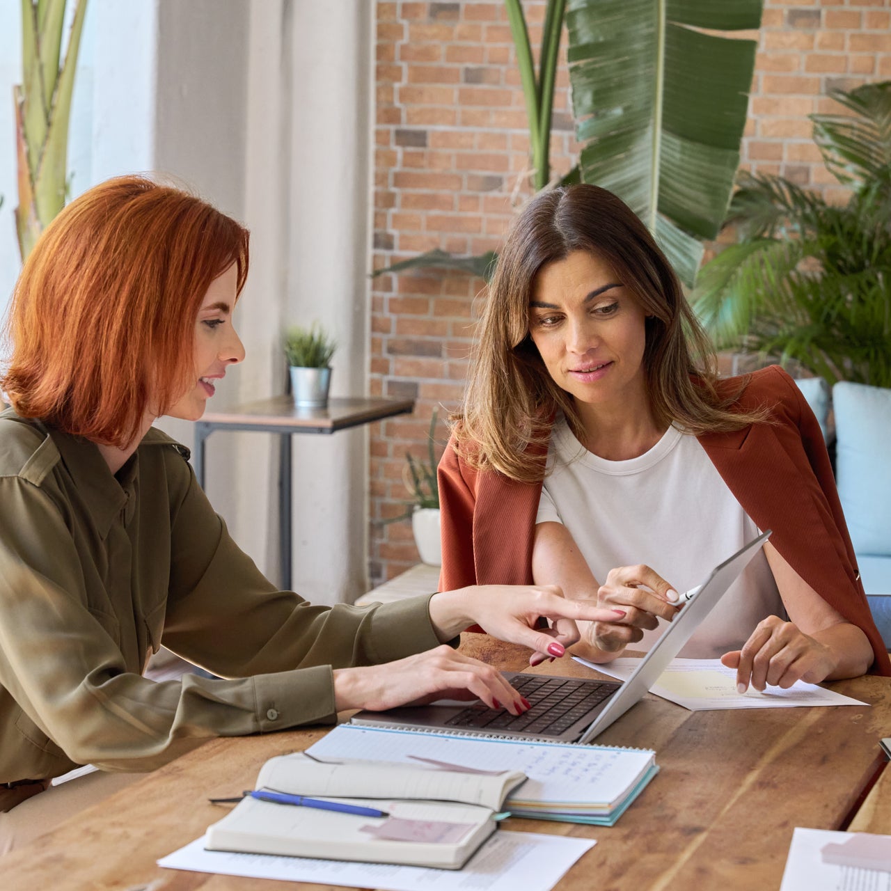 women working computer