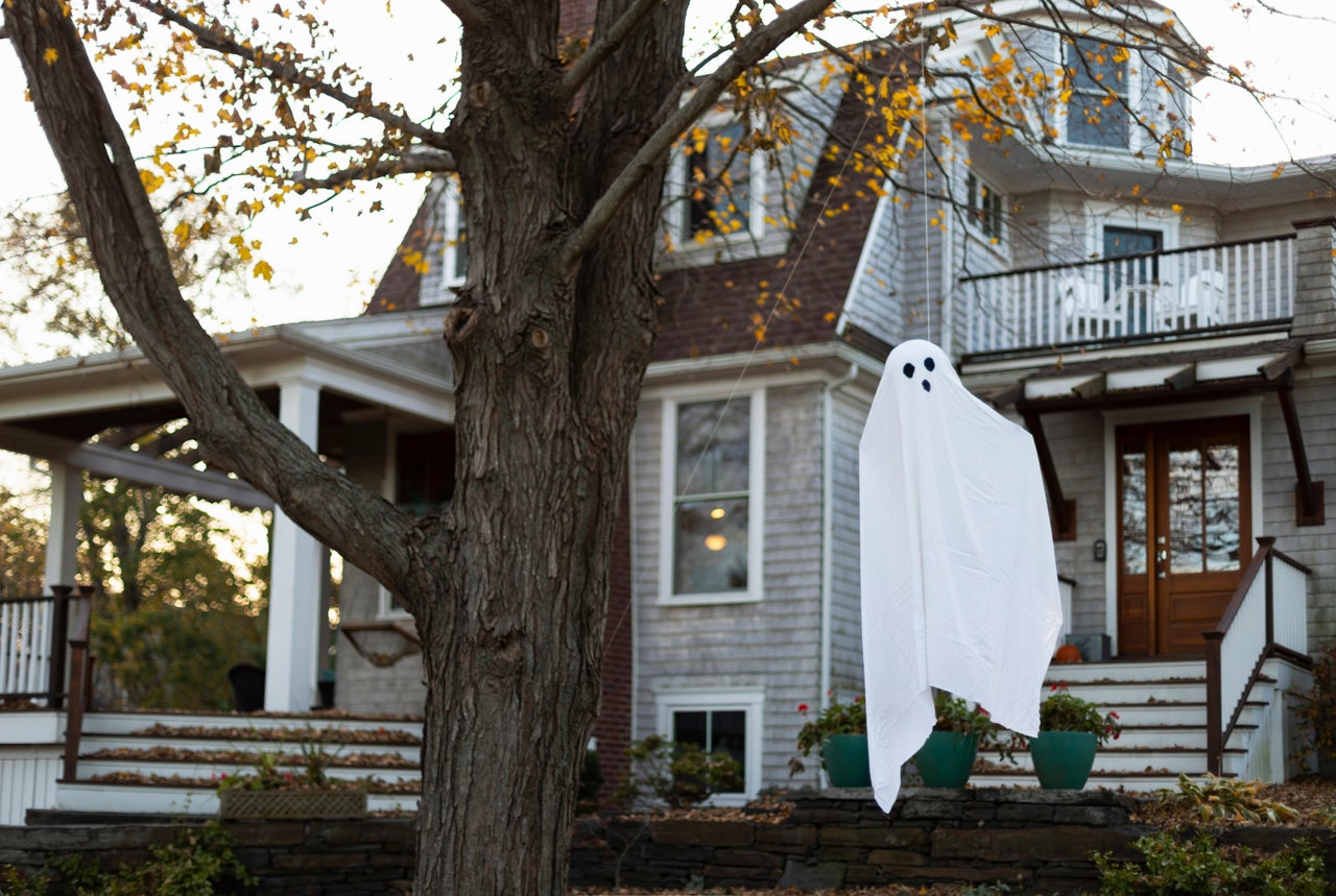 Halloween decorations in front of a house 