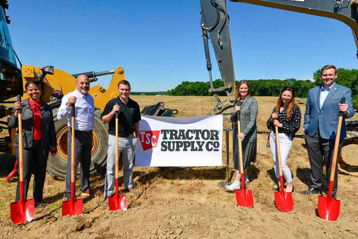 Tractor Supply Co employees breaking ground