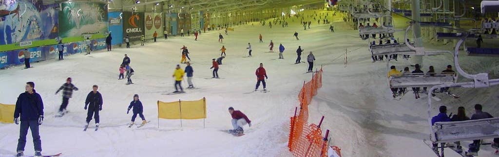 De grootse indoor skibaan van de benelux