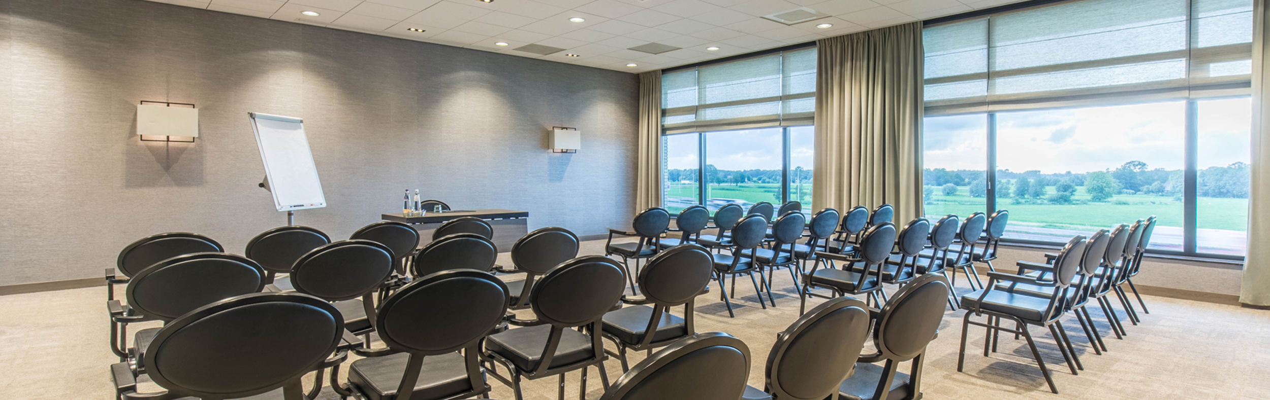 Ruime zalen met veel daglicht