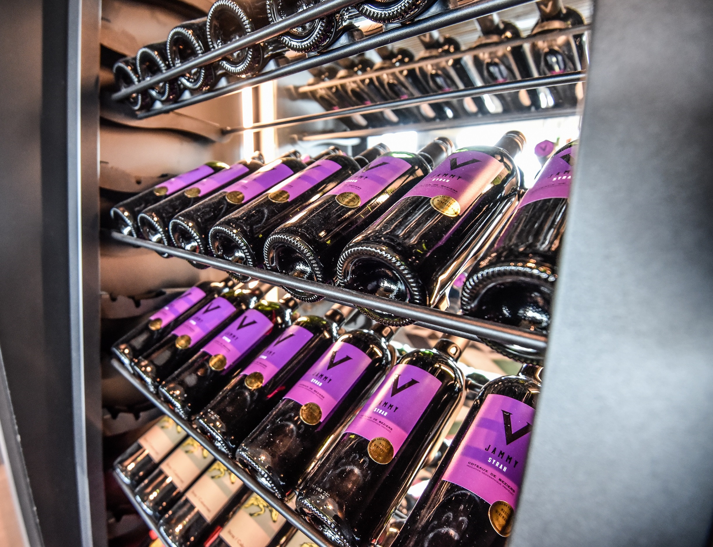 Fles wijn op de kamer