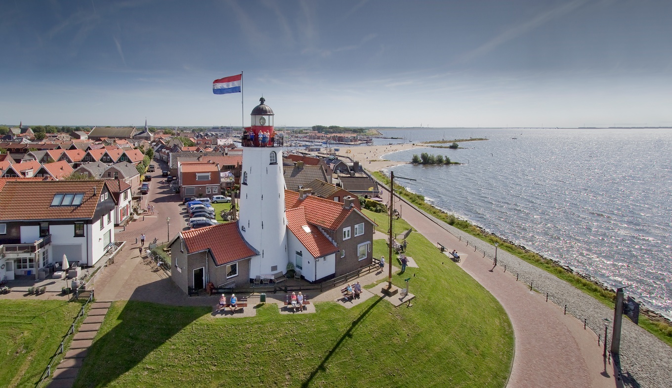 Take a walking tour through Urk led by a guide!