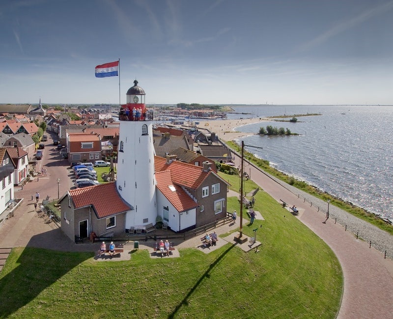 Take a walking tour through Urk led by a guide!