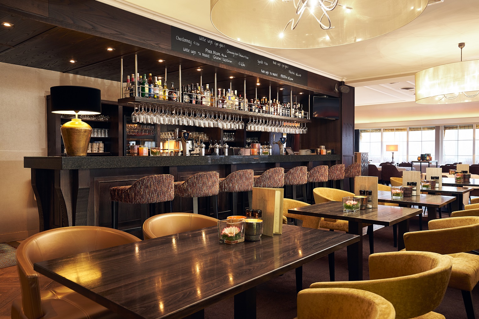 NEUES RESTAURANT & BAR