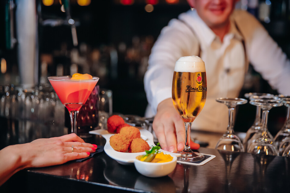 Lekker loungen in de hotelbar