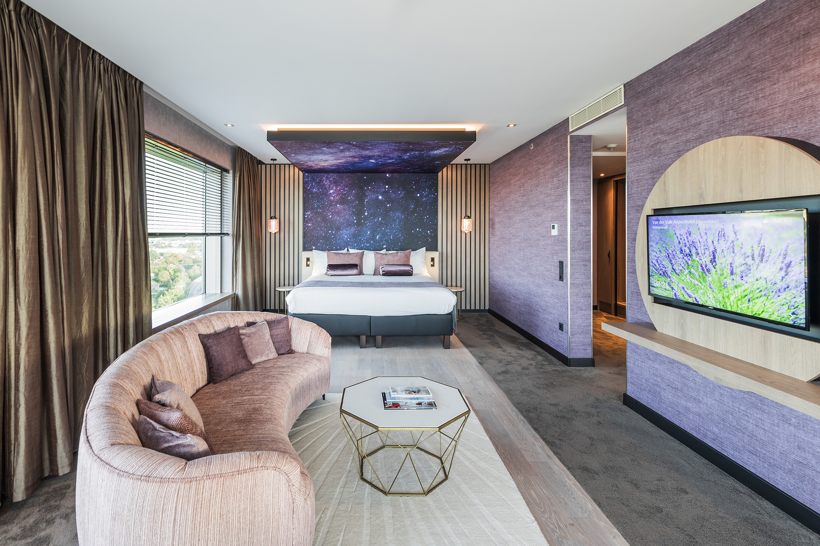 Galaxy Suite King Bed