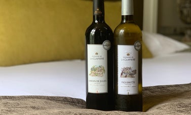 Hauswein weiß oder rot - € 28,- pro Flasche