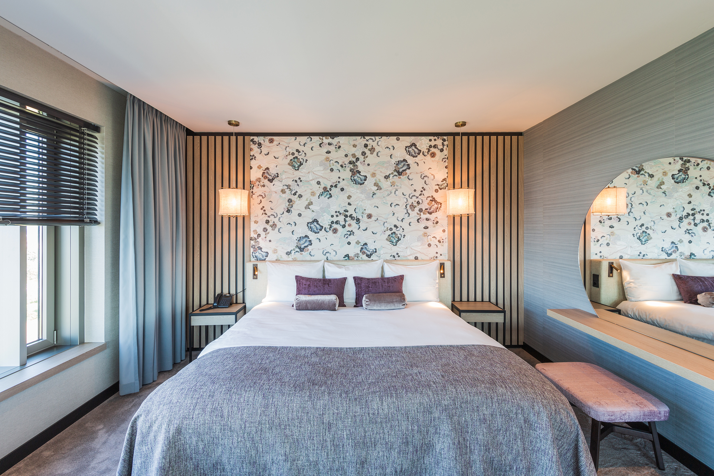 Yin Yang Suite King Bed