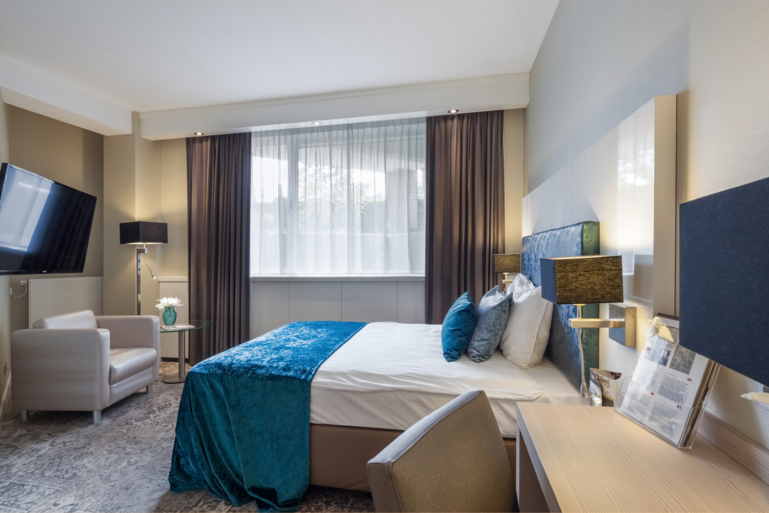 Economy room in the basement with a small double bed