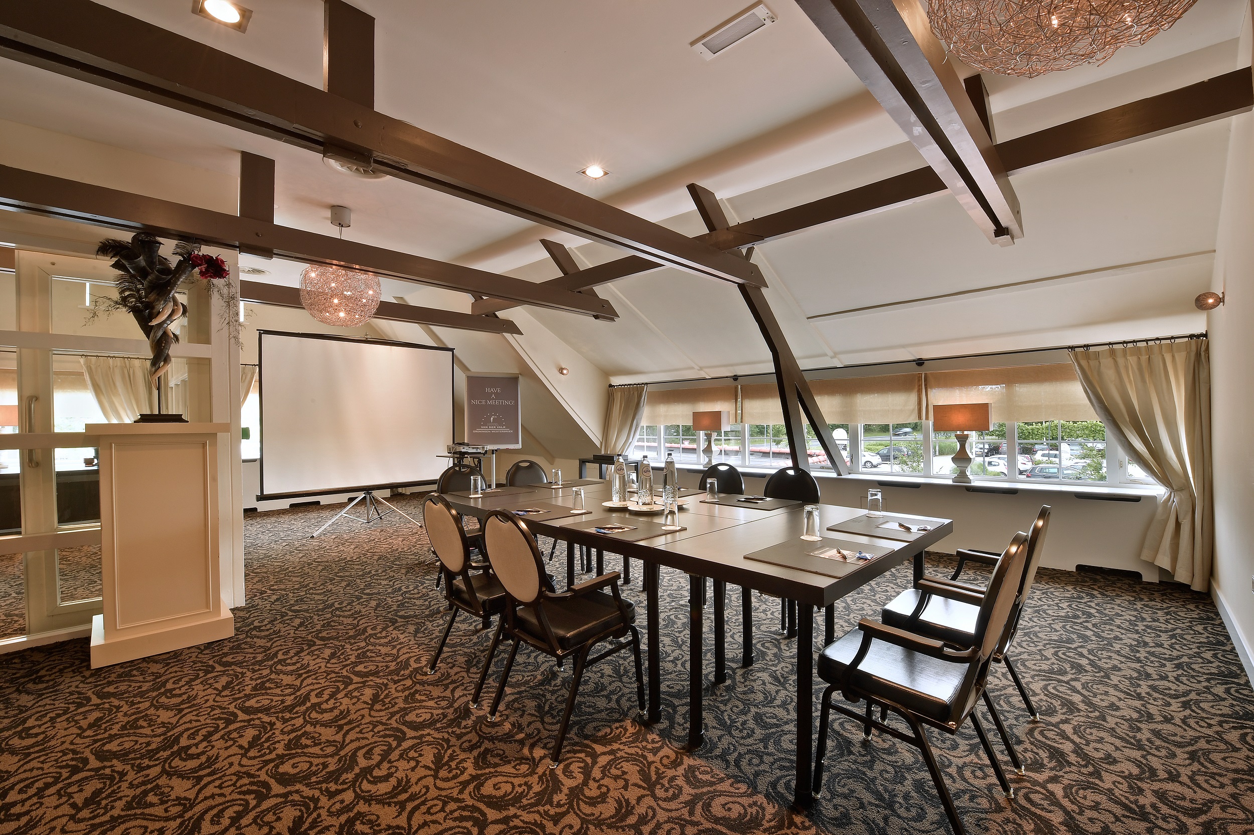 Capaciteit & zaalhuur