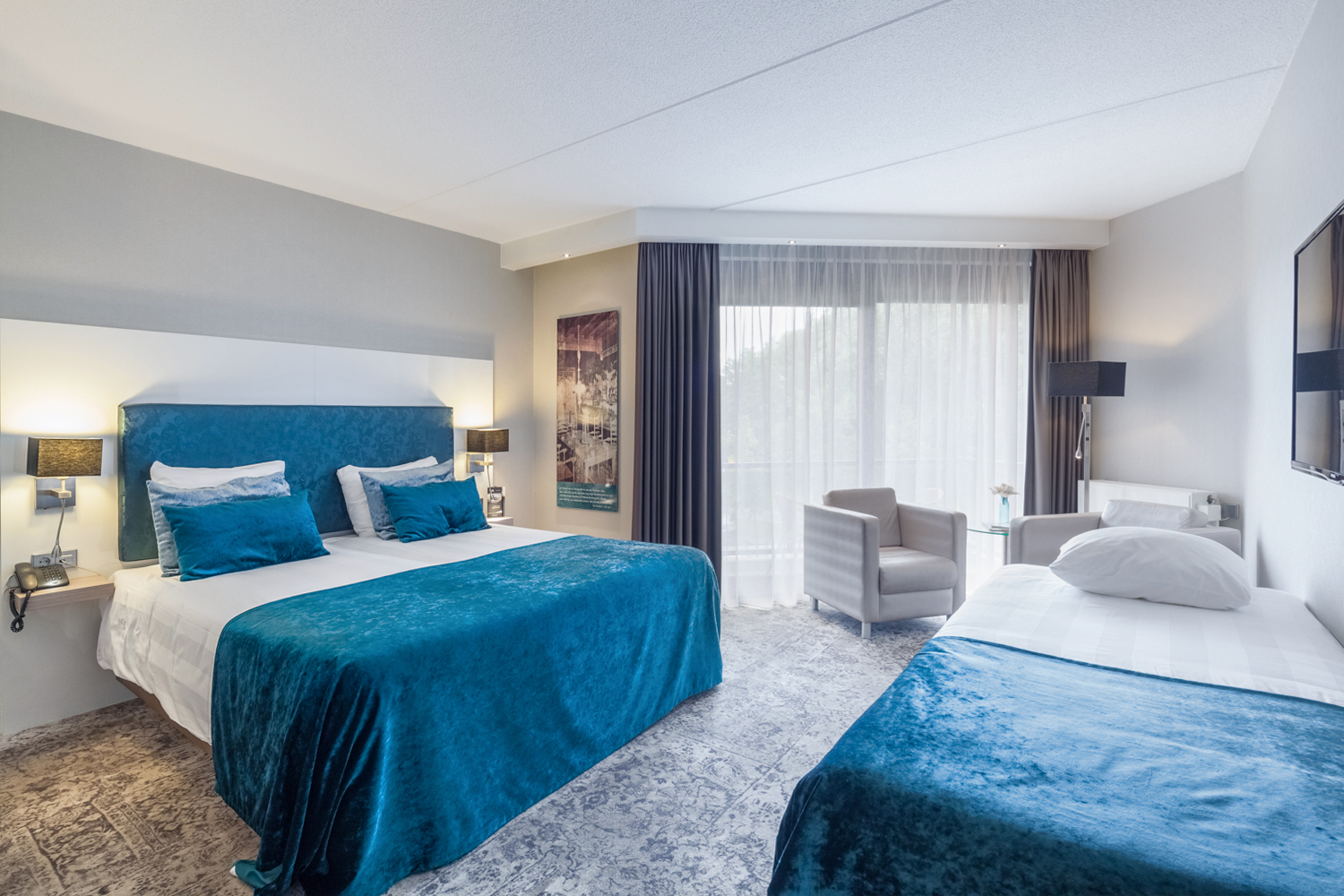 Comfort room with balcony for three people