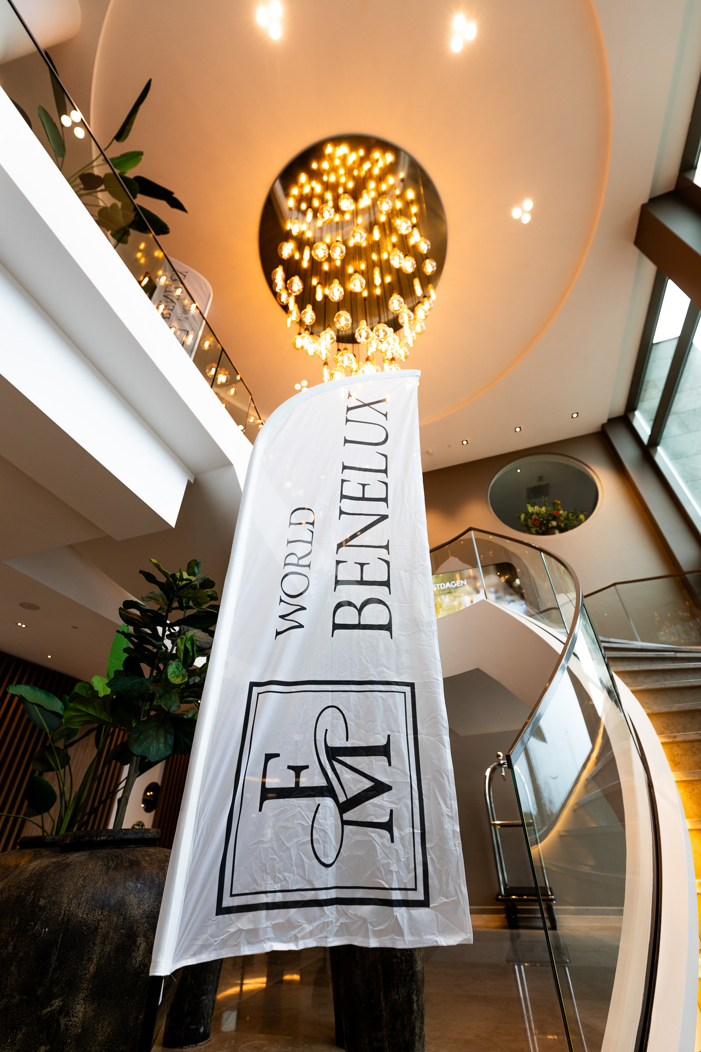 Level up met branding