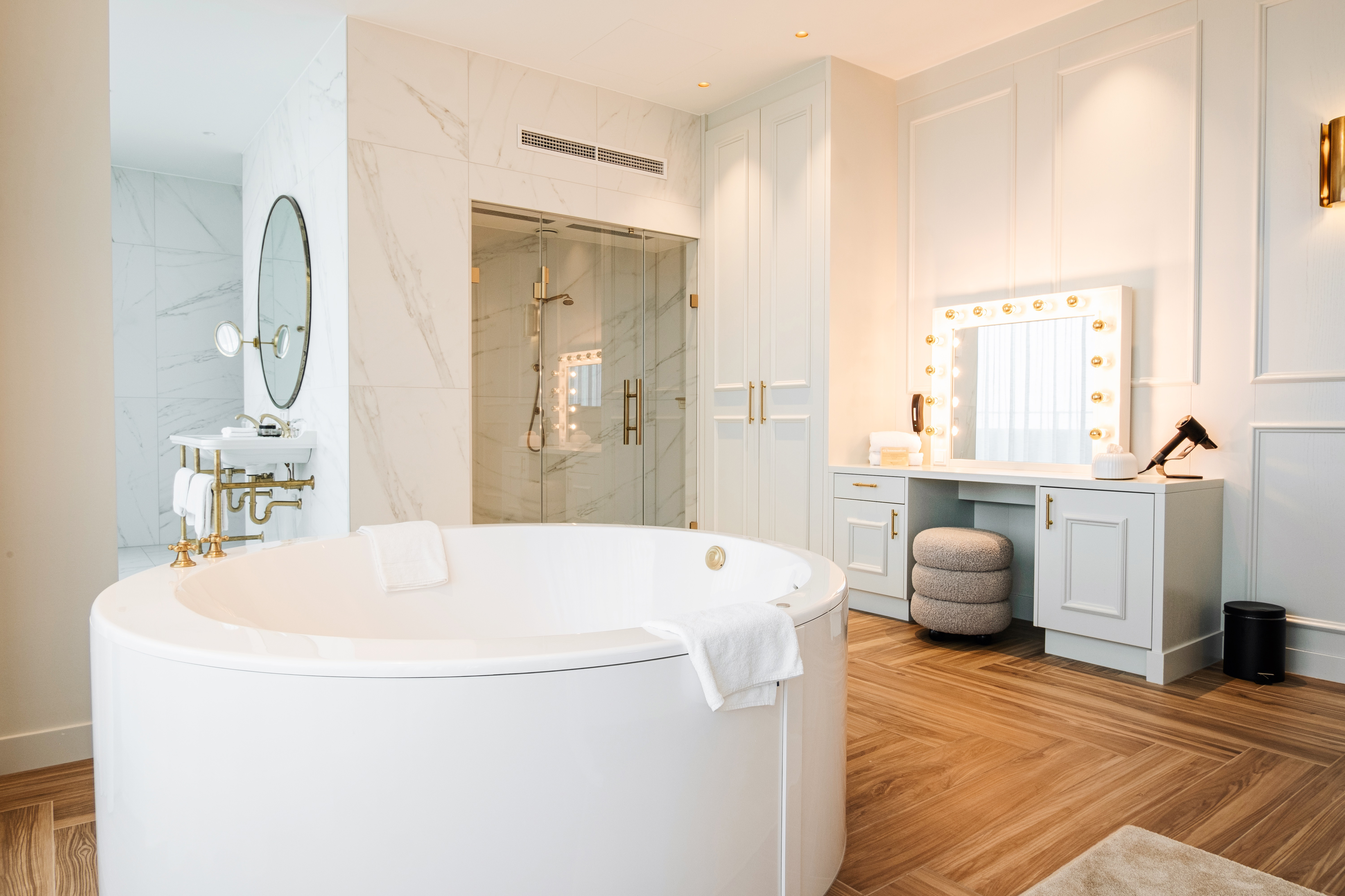 Pont-Neuf Suite (Bridal)