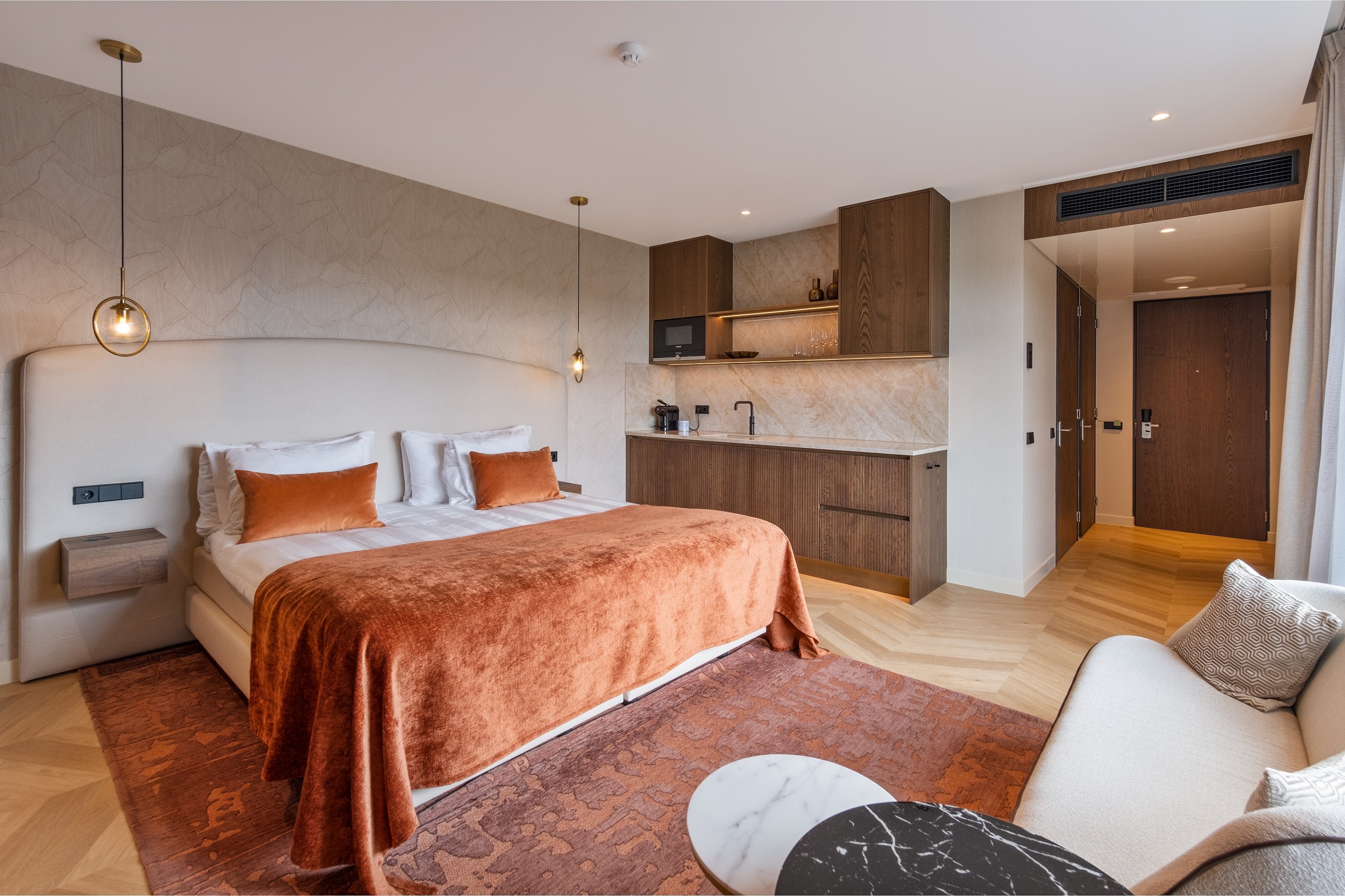 Choose your Green or OrangeChoice stay