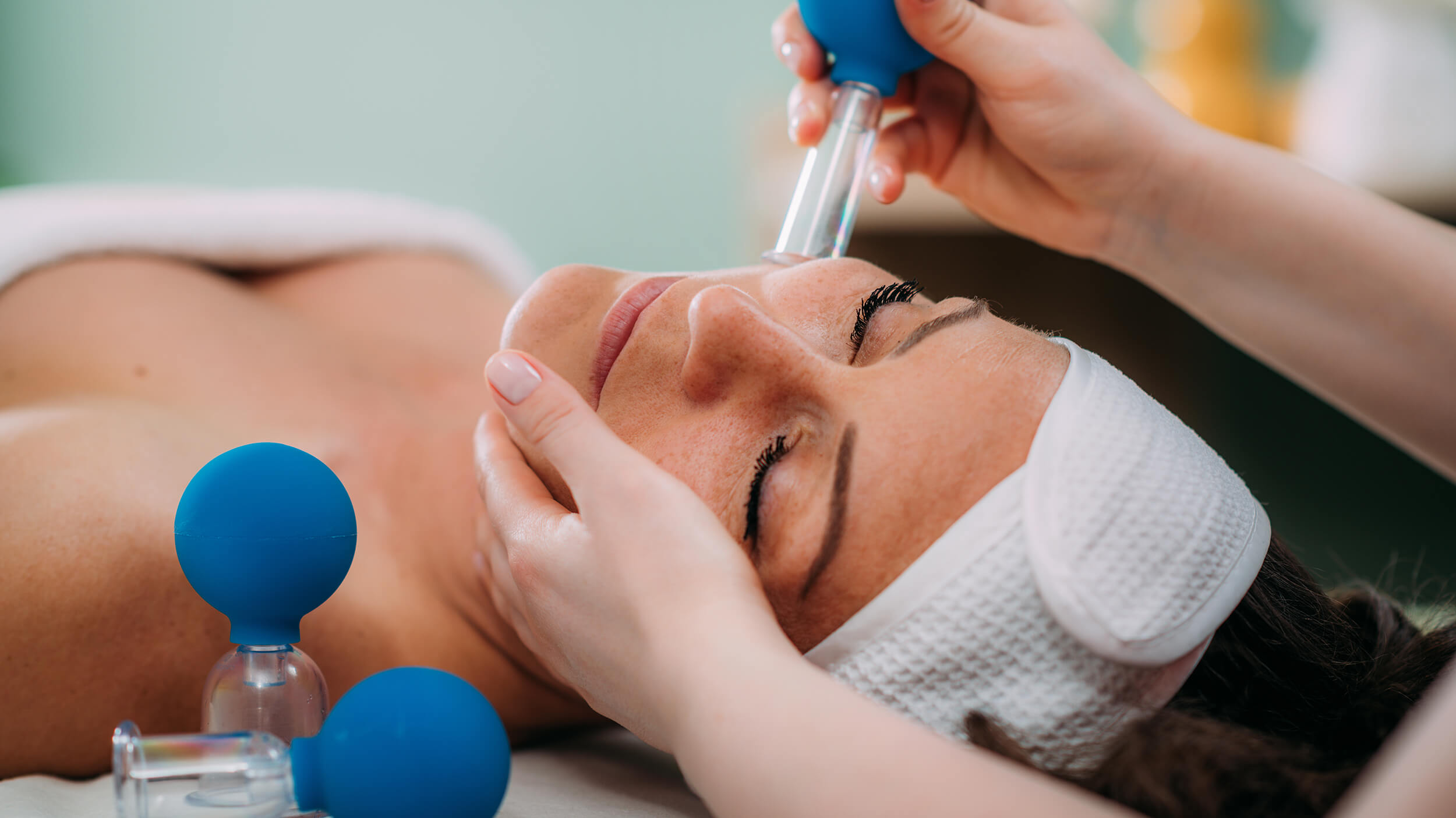 Face Cupping: What Is It, What Are Its Benefits, and How to Try at Home