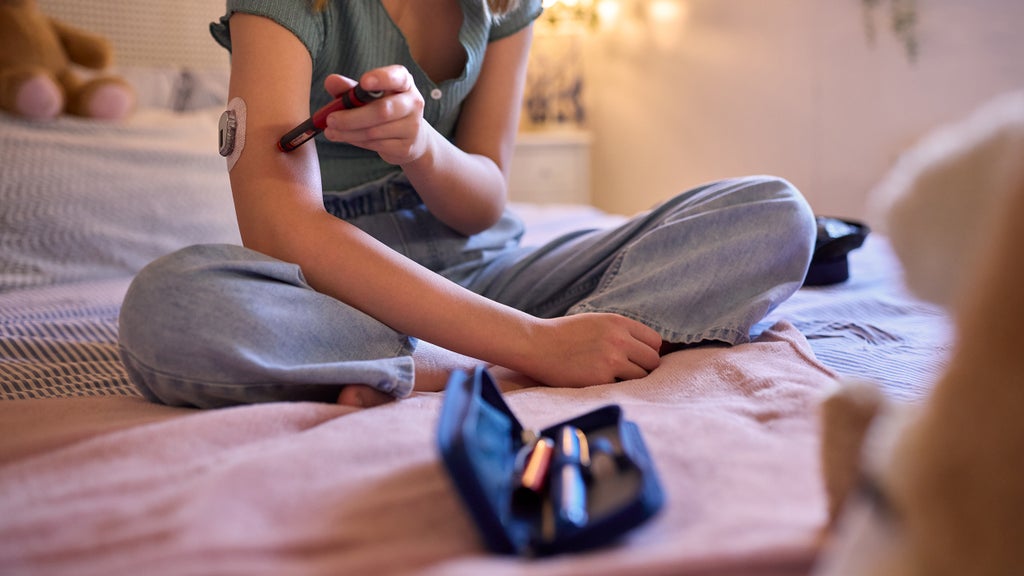 girl measuring her blood sugar level