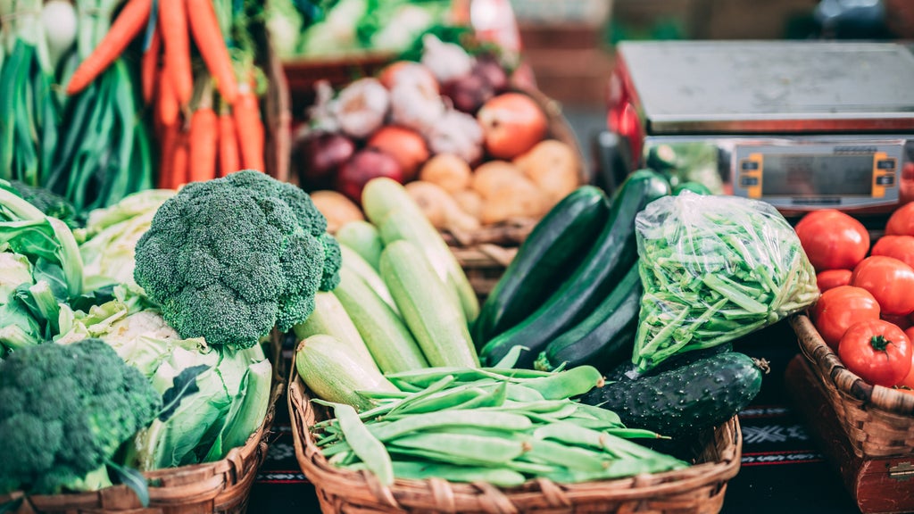 farmer's market for organic, fresh produce