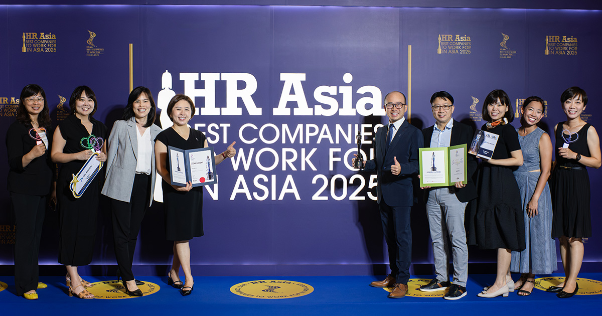 SHL Medical Taiwan team is awarded the Best Employer award at the HR Asia Award event 