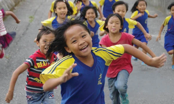 children-running resize-01-800x480