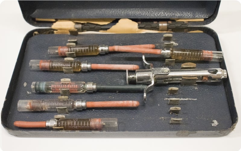 The Wyeth Syringe case that soldiers carried to wars helped them ease their pain while waiting for help6.