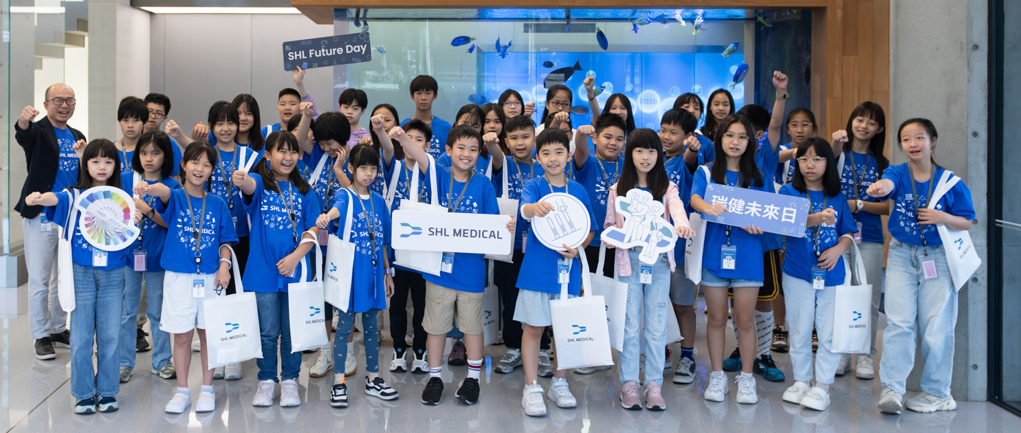 Children of SHL Medical’s colleagues gather at the Taiwan LF office for a group photo.  