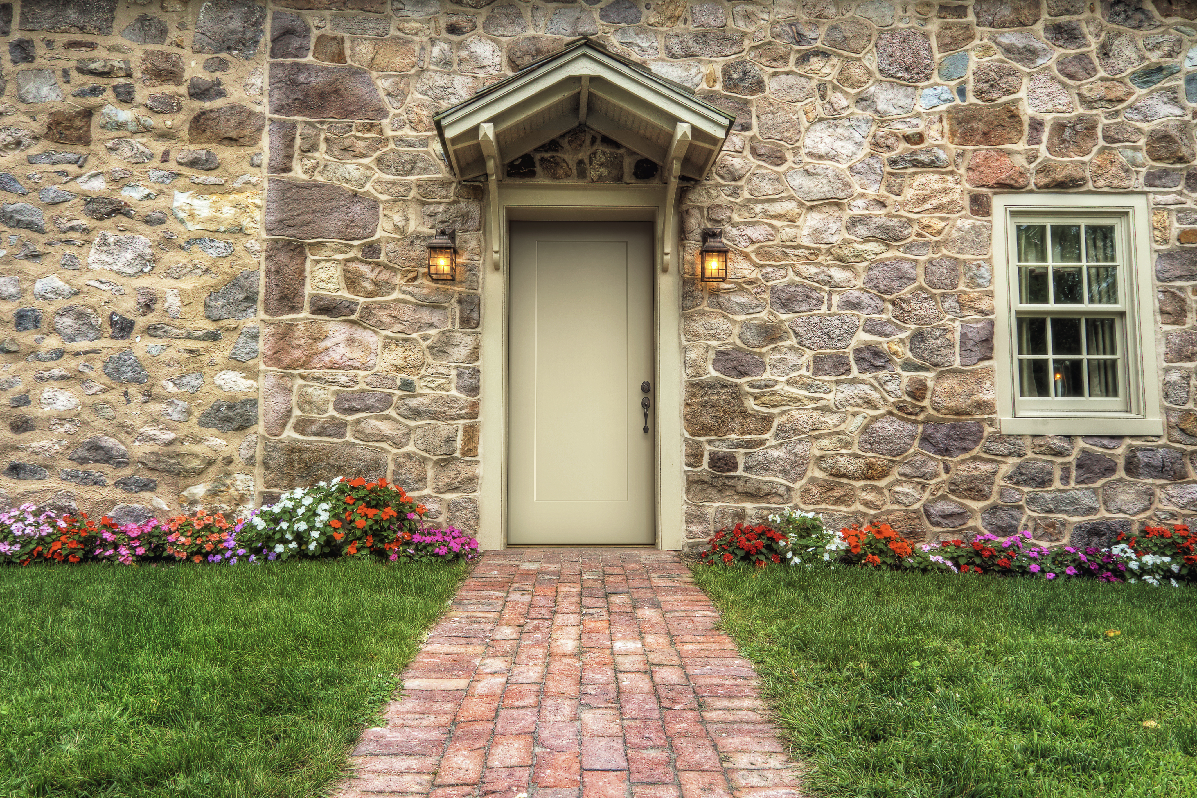 Home with a 1-Panel Flat Shaker door style, prefinished in Fern