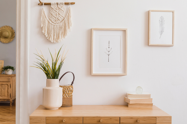 Bohemian interior design wall décor with macramé wall hanging Bohemian interior design wall décor with macramé wall hanging