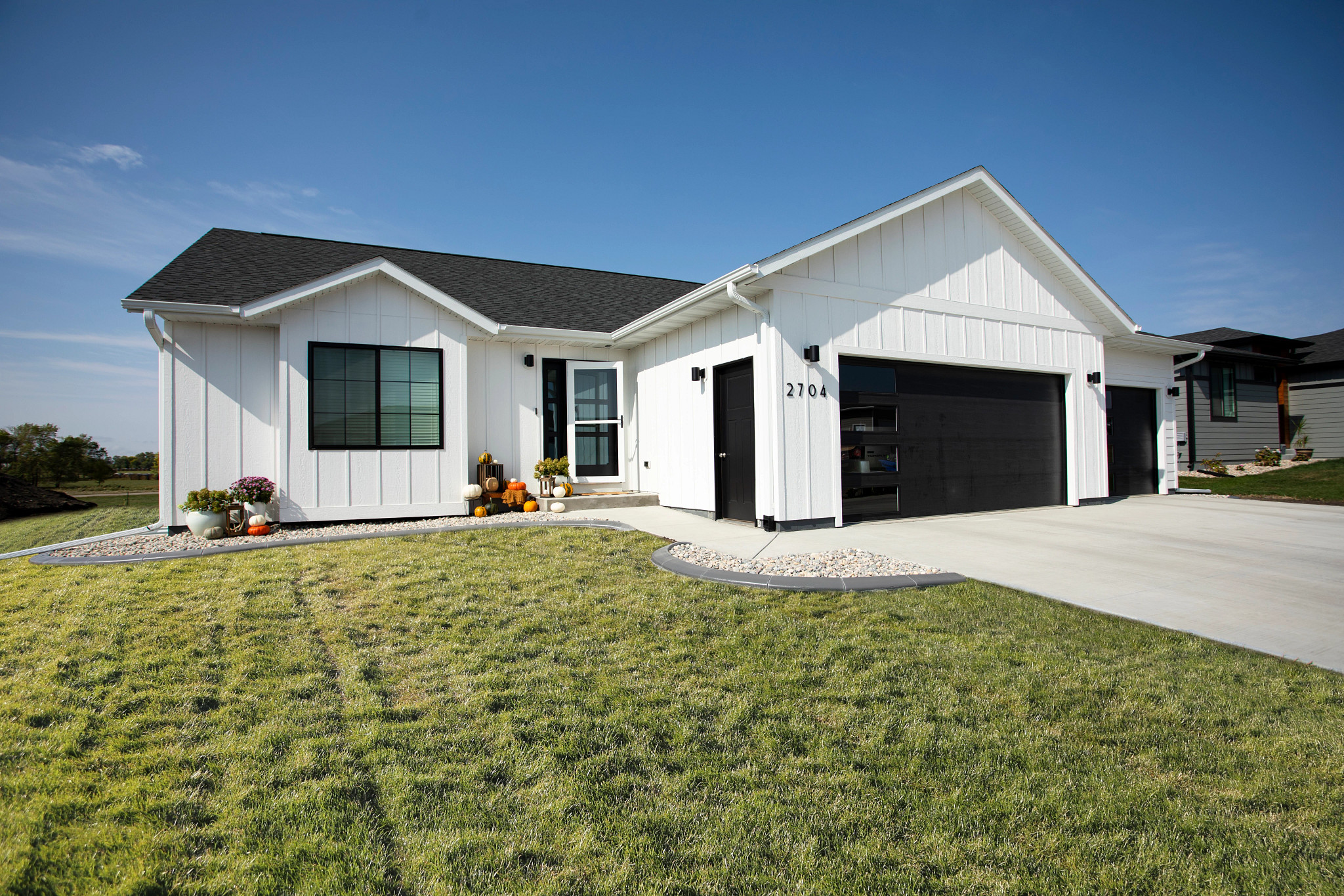 Larson Platinum Collection Storm Doors with Retractable Screen