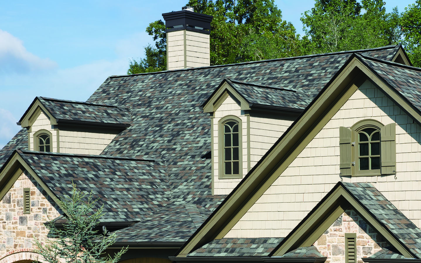 Close-up of a 2 story home with Owens Corning's TruDefinition Duration Designer shingle line in the color Storm Cloud
