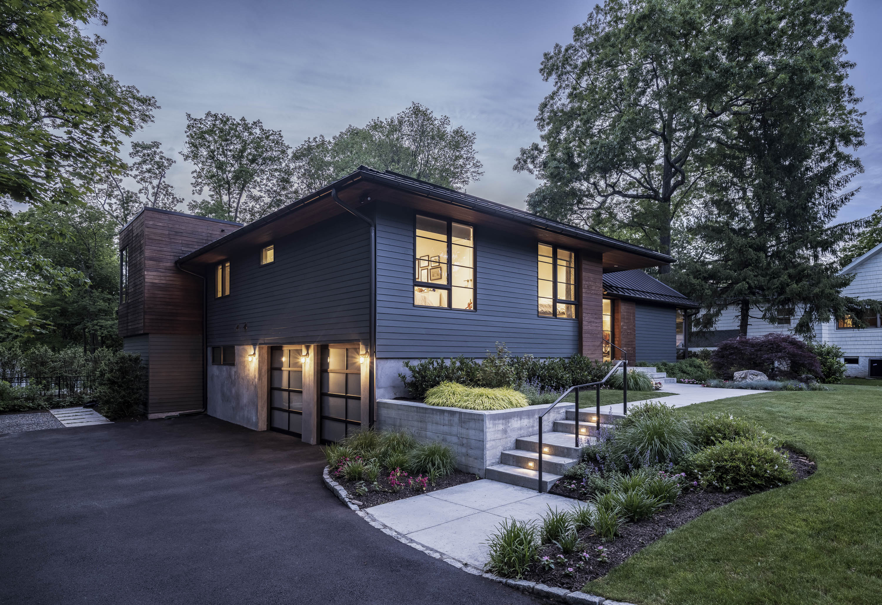 Mid-century home with hardie plank and trim in Iron Gray