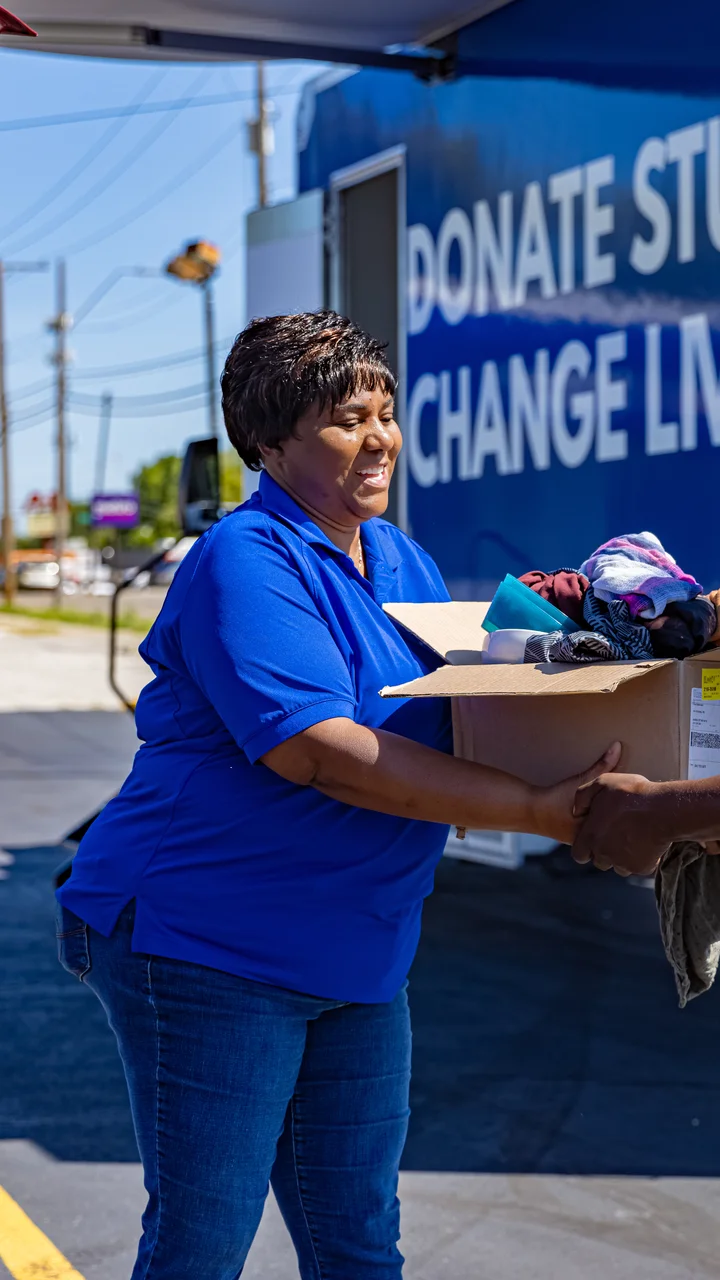 2 People donating