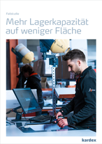 Mann kommissioniert vom AutoStore-Port