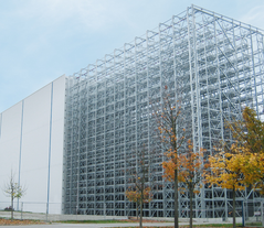 Realizzazione di un magazzino ad alta scaffalatura per pallet