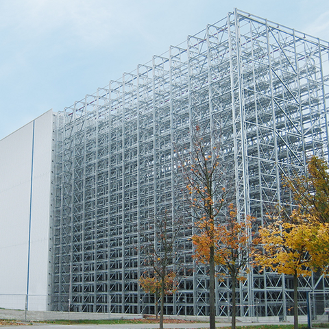 Realizzazione di un magazzino ad alta scaffalatura per pallet