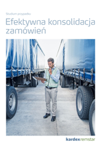 Mężczyzna stojący między dwoma pojazdami i planujący transport zamówień klientów