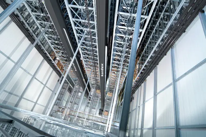 Automated high-bay warehouse for pallets