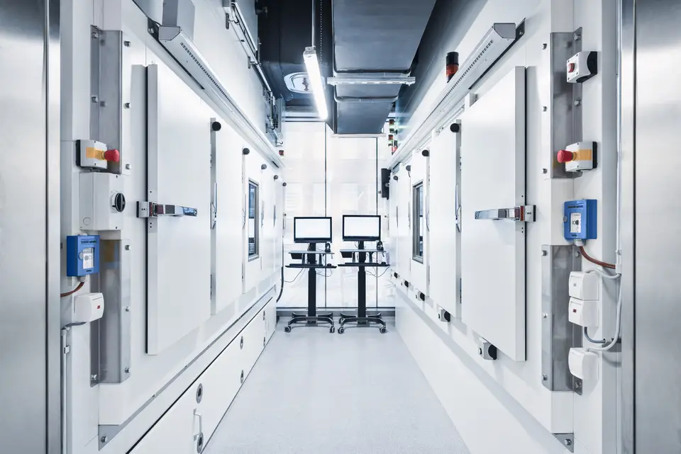 Vertical Lift Modules für die Pharmaindustrie zur Lagerung unter kontrollierten Bedingungen