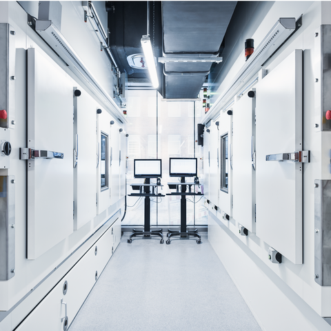 Unidades Vertical Lift Module para el almacenamiento en entornos controlados en el sector farmacéutico