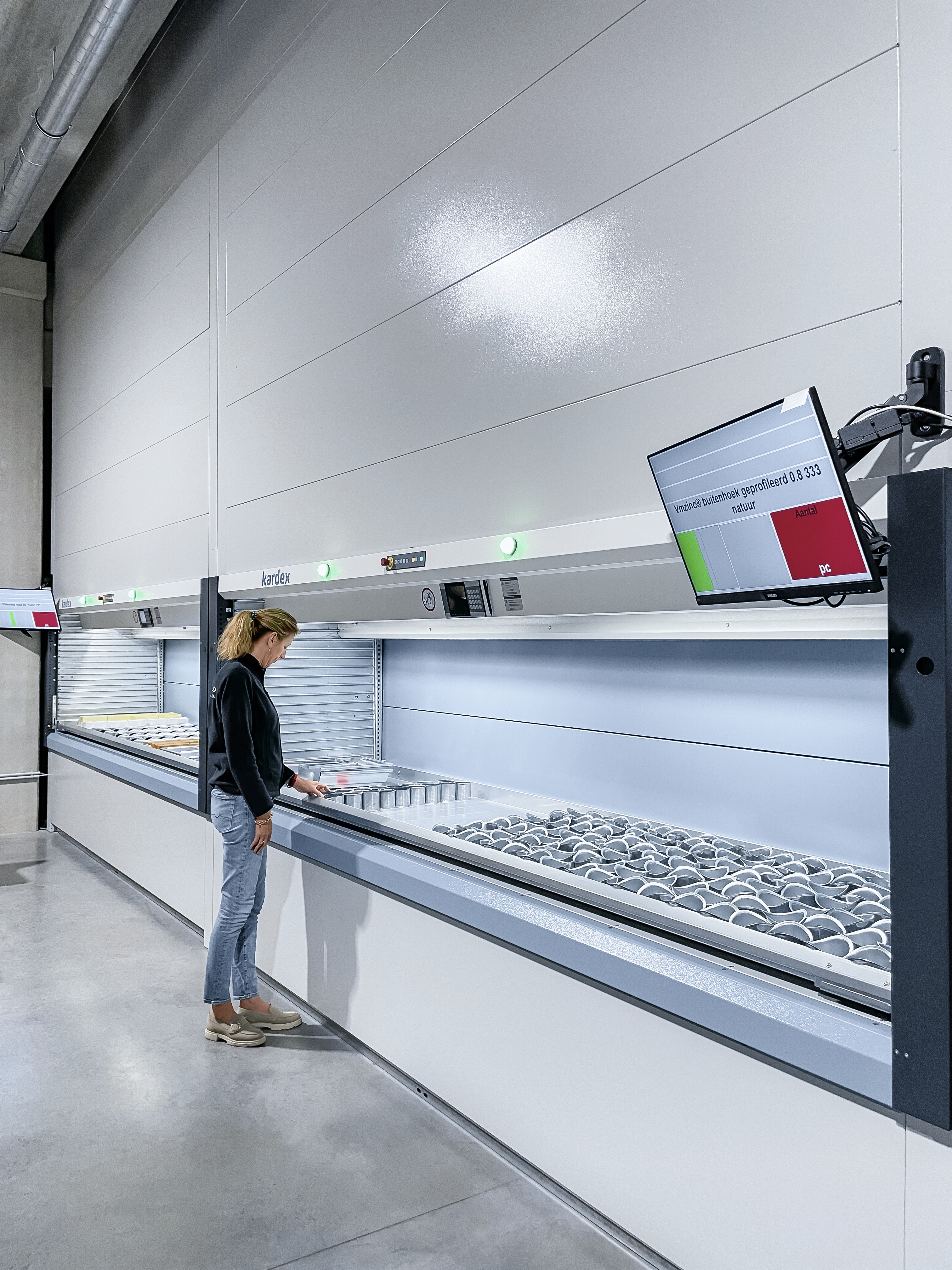 Kardex Shuttle VLM - ergonomische Greifhöhe und effizienteres Picken.