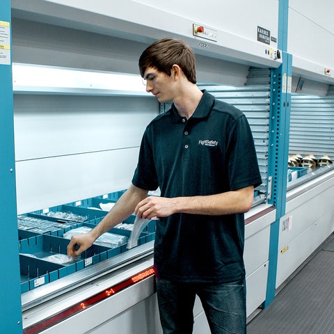 Kardex shuttle for mechanical engineering
