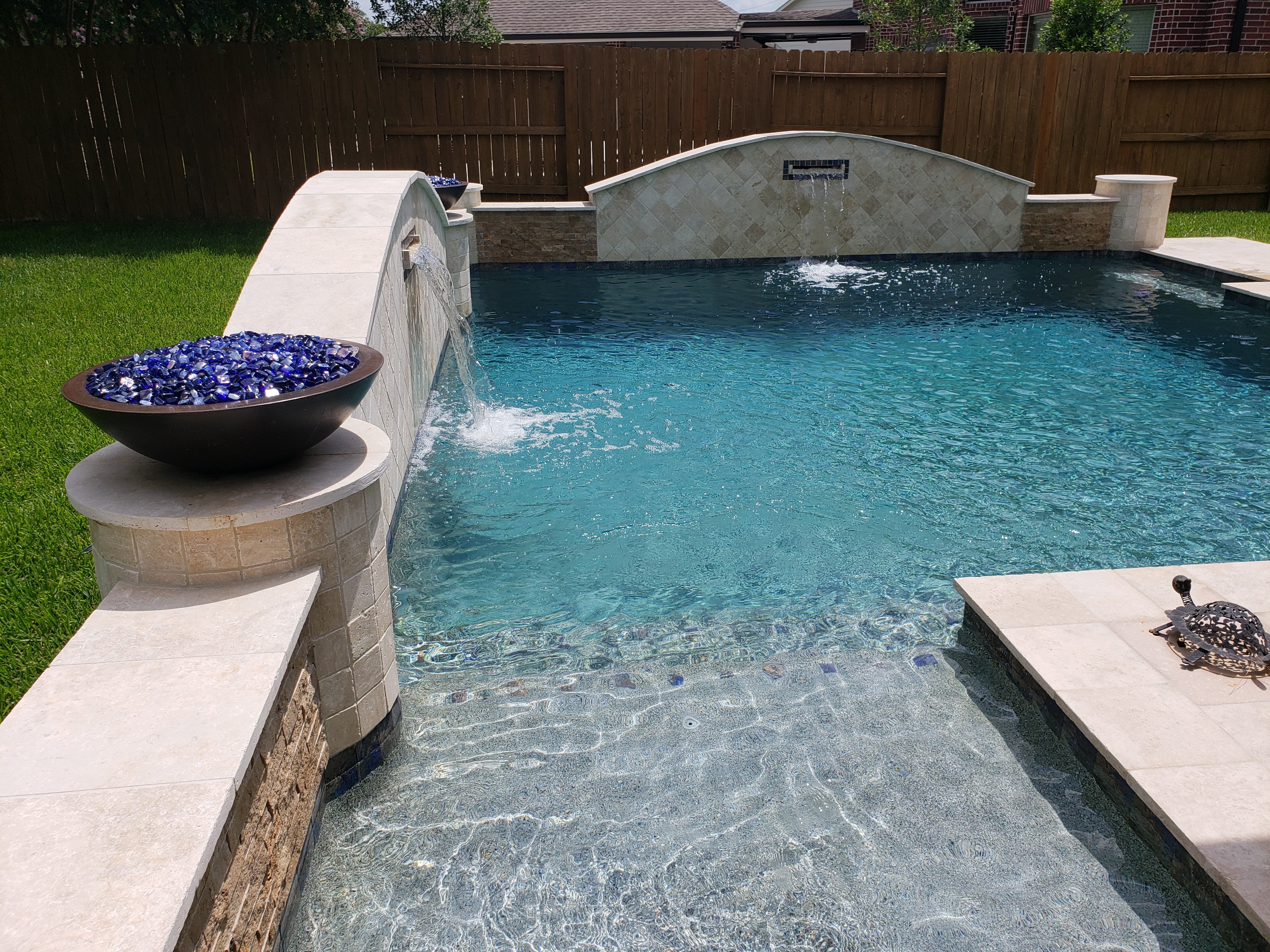 A beautiful backyard pool in Pearland, TX