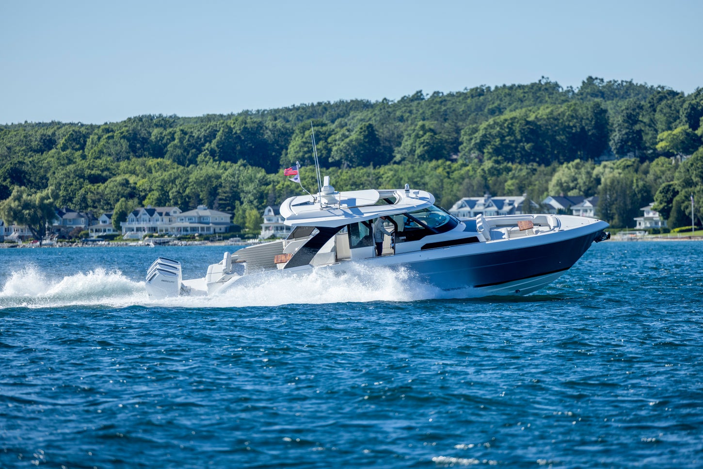 Tiara Yachts 46 LS Running