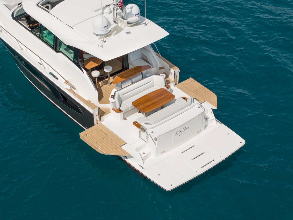 Tiara Yachts EX 54 Aft Cockpit