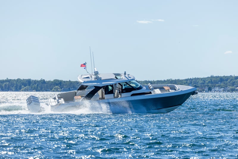 Tiara Yachts 46 LS Running