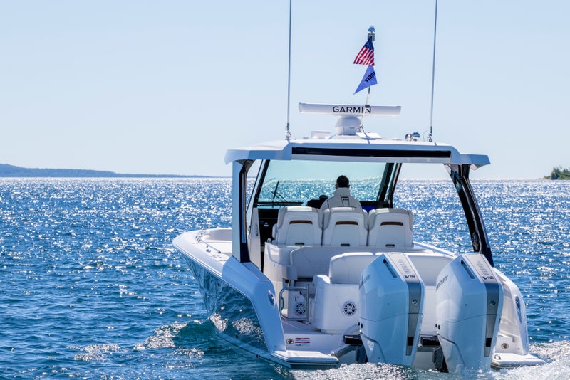 Tiara Yachts 35 LS Stern - Tiara Yachts 35 LS Luxury Yacht