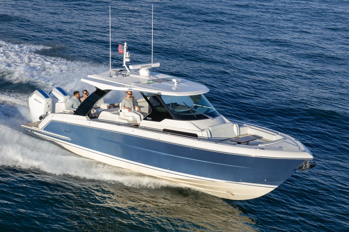 Tiara Yachts 39 LS - Aerial Image - Silver Lake