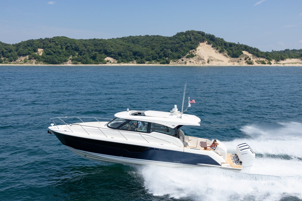 48 LE Running to port