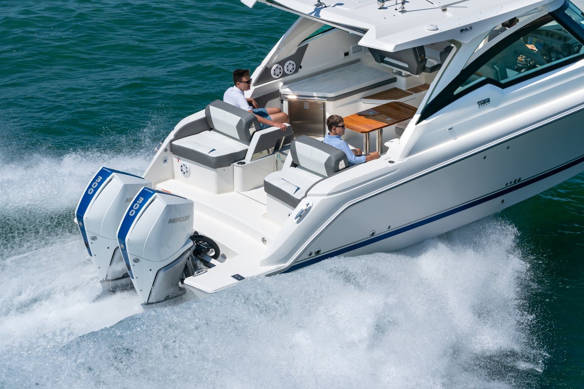 34 LX Aft Cockpit