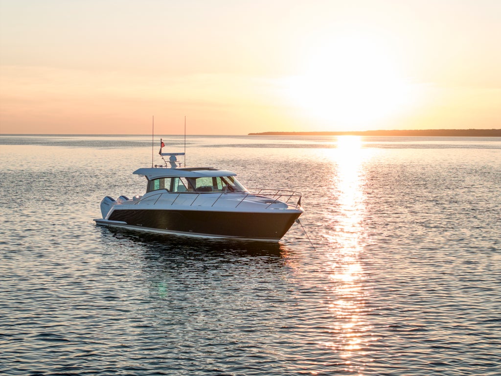 Tiara Yachts 43 LE as sunset | American Made luxury yacht